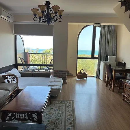 Chateau Del Marina Penthouses 아파트 네세부르