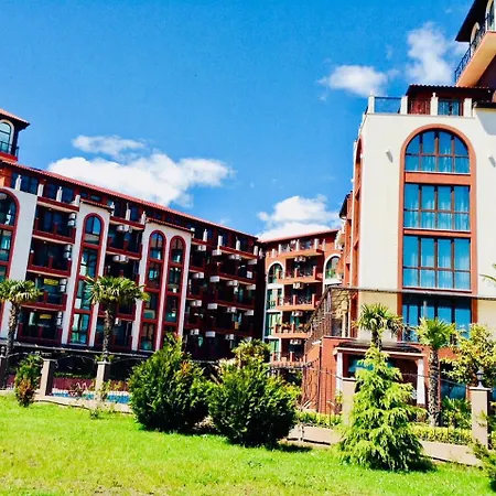 Chateau Del Marina Penthouses 아파트 네세부르