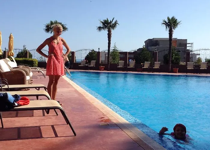 Chateau Del Marina Penthouses Νεσέμπαρ