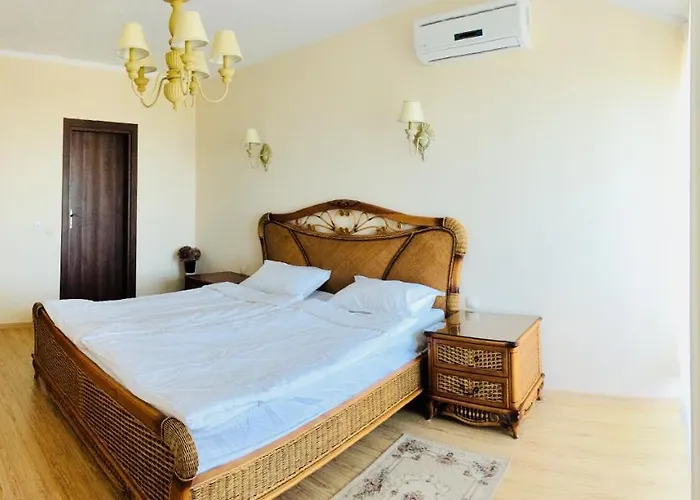 Chateau Del Marina Penthouses * Νεσέμπαρ